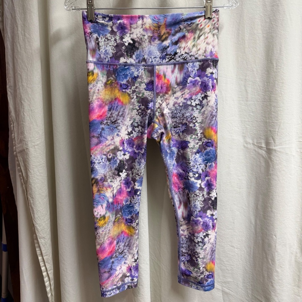 Athleta Elation Capri Leggings Womens Small Purple Floral High Rise Yoga Pants